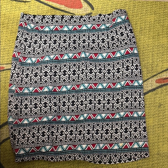 Charlotte Russe Dresses & Skirts - Charlotte Russe Geometric Patterned Skirt - Black, Red, Blue size S